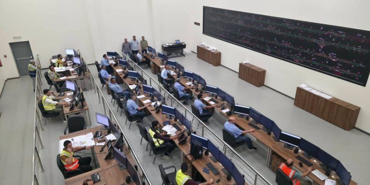 وزير النقل يعلن تشغيل برج التحكم المركزي بسوهاج واستكمال تطوير إشارات خط أسيوط–نجع حمادي بطول 181 كم