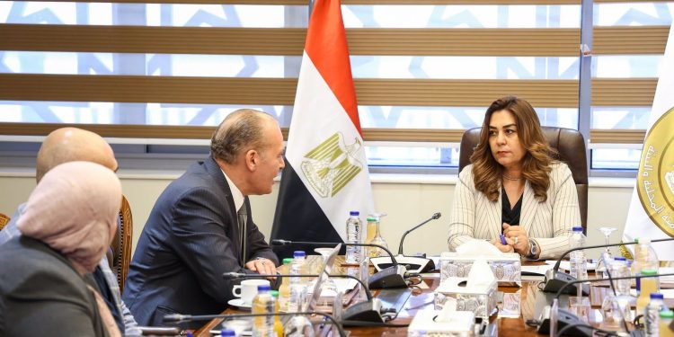 وزيرتا التنمية المحلية والبيئة تتابعان تنفيذ مشروع تطهير مصرف كيتشنر بالمحافظات الثلاث