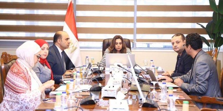 وزيرتا التنمية المحلية والبيئة تبحثان تطوير منظومة تراخيص المخلفات وتطبيق نظام المسؤولية الممتدة للمنتج