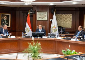 محافظ البنك المركزي ووزير التعليم العالي يبحثان استعدادات قبول دفعة جديدة بمنحة علماء المستقبل