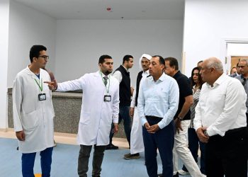 رئيس الوزراء يتفقد أعمال تطوير ورفع كفاءة مستشفى رأس الحكمة المركزي