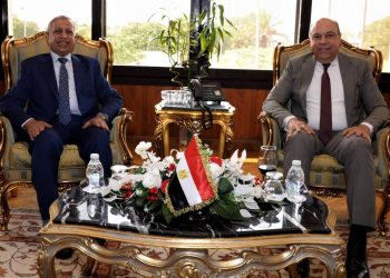 وزارة الطيران والأكاديمية العربية توقعان بروتوكولًا لتأهيل الكوادر وتنفيذ برامج الدراسات العليا للعاملين