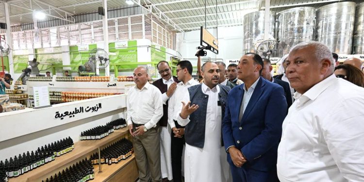 رئيس الوزراء يتفقد معصرة زيتون “فيرجينيا” المطورة