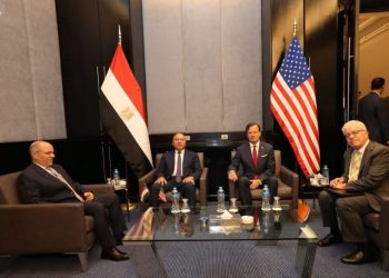 وزير النقل يبحث مع مسؤول أمريكي تعزيز الشراكة في مشروعات النقل المختلفة