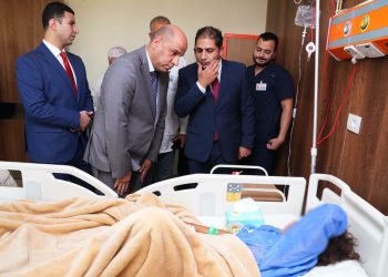 وزير العمل يتفقد مصابي حادث «عمال الدواويس» بالإسماعيلية ويؤكد دعم أسر الضحايا