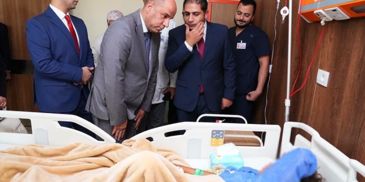 وزير العمل يتفقد مصابي حادث «عمال الدواويس» بالإسماعيلية ويؤكد دعم أسر الضحايا