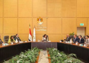 وزيرة الإسكان تلتقي مسئولي «مواصلات مدن مصر» لبحث تطوير منظومة النقل الجماعي بالمدن الجديدة