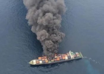 هيئة بحرية بريطانية: إصابة سفينة شحن بمقذوف مجهول قبالة سواحل عمان