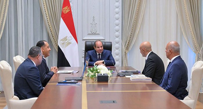 الرئيس السيسي يجتمع مع وزيرا للتعليم العالي والتربية والتعليم