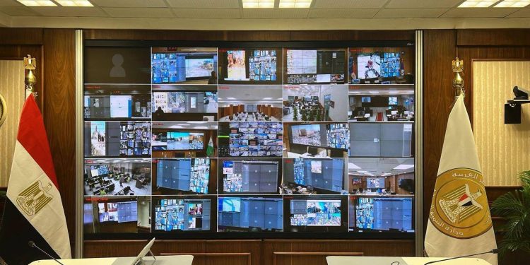 وزيرة التنمية المحلية تتابع تداعيات الهزة الأرضية عبر مركز سيطرة الشبكة الوطنية للطوارئ