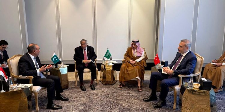 اجتماع R4 الخامس يناقش تطورات الأوضاع الإقليمية وجهود خفض التصعيد بمشاركة وزير الخارجية