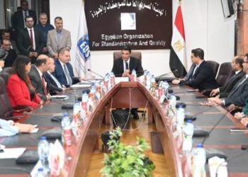 وزير الصناعة يتفقد هيئة المواصفات والجودة لمتابعة الخدمات الفنية المقدمة للمصانع والشركات