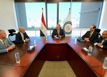 وزير البترول يبحث مع إكسون موبيل تنفيذ مذكرة ربط اكتشافات غاز قبرص بالبنية التحتية المصرية