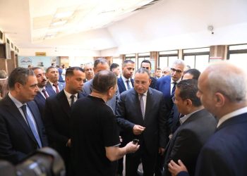 وزير التعليم العالي يتفقد مكتب التنسيق الرئيسي بجامعة القاهرة