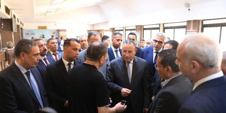 وزير التعليم العالي يتفقد مكتب التنسيق الرئيسي بجامعة القاهرة