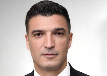 وزير الصناعة يصدر قراراً بتعديل ضوابط حظر التصرف وتغيير النشاط ومنح المهل للمشروعات الصناعية المتعثرة