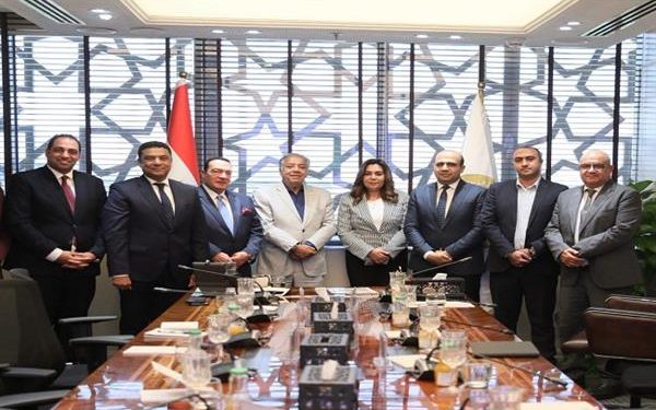 وزيرة التنمية تناقش مع رئيس غرفة الصناعات الكيماوية تعزيز صناعة تدوير المخلفات والاستفادة من الحمأة