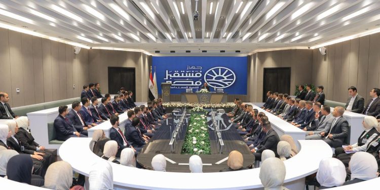 «مستقبل مصر» يلتقي أوائل الخريجين الجدد ضمن مبادرة «رؤية» لتأهيل الكفاءات الشابة