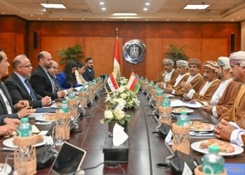 مصر وعُمان تبحثان تعزيز الشراكة الاستثمارية والتجارية والتكامل بين المناطق الحرة