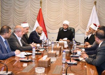 وزير الأوقاف يعقد اجتماعًا بموفدي الوزارة بالخارج عبر تقنية الاتصال المرئي