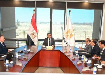 وزير التموين يبحث مع شركتي بروجر ودركسيل الإيطالية مشروع إنتاج الإيثانول الحيوي من الباجاس