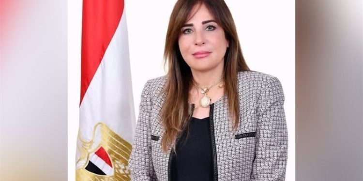 وزيرة الإسكان تتابع موقف مشروعات مياه الشرب والصرف الصحي بعدد من المحافظات
