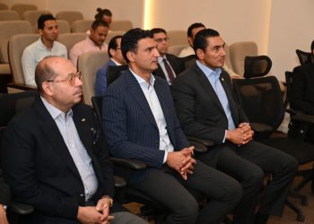وزيرا الصناعة والشباب والرياضة يتفقدان مصنع شركة مينترا لإنتاج الأحذية والحقائب الرياضية في المنطقة الحرة