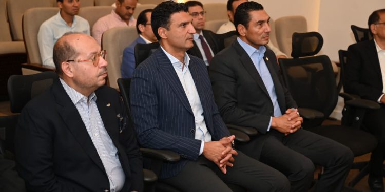 وزيرا الصناعة والشباب والرياضة يتفقدان مصنع شركة مينترا لإنتاج الأحذية والحقائب الرياضية في المنطقة الحرة