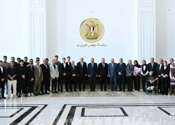 رئيس الوزراء يلتقى أوائل طلبة شهادة الثانوية العامة
