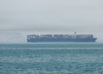 النفط يتراجع دون 100 دولار مع عودة الإمدادات الخليجية وانفراجة دبلوماسية محتملة