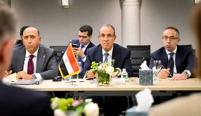 وزير الخارجية يبحث مع مستشار الأمن القومي البريطاني سبل تعزيز العلاقات الثنائية والتطورات الإقليمية