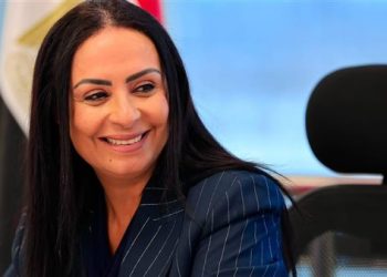 وزيرة التضامن الاجتماعي توجه فريق التدخل السريع بفحص شكوى لسيدة مسنة بمحافظة السويس
