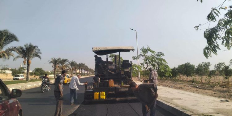 وزيرة الإسكان تتابع مشروعات تطوير الطرق ورفع كفاءة المرافق والتصدي للإشغالات بمدينة العاشر من رمضان