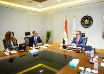 «التخطيط» و«التمويل الدولية» تبحثان توسيع دور القطاع الخاص في مشروعات الطاقة والمياه والبنية التحتية