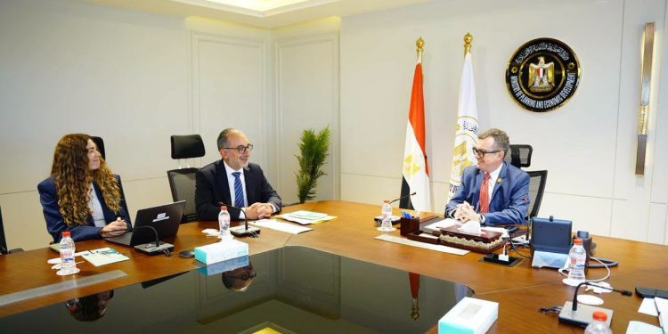 «التخطيط» و«التمويل الدولية» تبحثان توسيع دور القطاع الخاص في مشروعات الطاقة والمياه والبنية التحتية