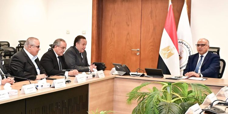 وزير الري ونقيب المهندسين يبحثان تعزيز التعاون المشترك ودعم المهندسين وتطوير الخدمات المقدمة لهم