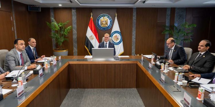 وزير البترول يشيد بنمو إنتاج البتروكيماويات وفتح أسواق عالمية جديدة للتصدير