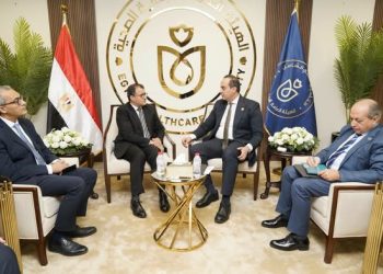 رئيس هيئة الرعاية الصحية يبحث مع مساعد وزير الخارجية تعزيز الشراكات الصحية والاستثمارية في إفريقيا