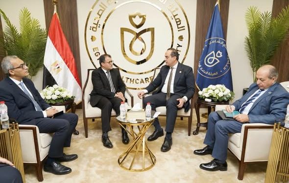 رئيس هيئة الرعاية الصحية يبحث مع مساعد وزير الخارجية تعزيز الشراكات الصحية والاستثمارية في إفريقيا