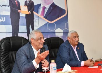 وزير الدولة للإنتاج الحربي يتابع انتظام العملية الإنتاجية ويؤكد أهمية توفير بيئة عمل آمنة
