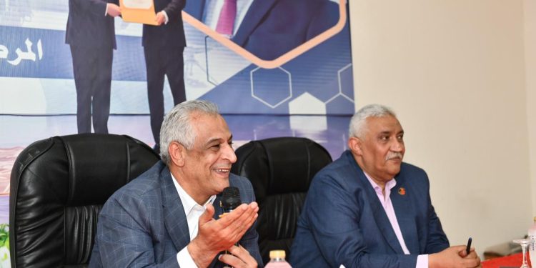 وزير الدولة للإنتاج الحربي يتابع انتظام العملية الإنتاجية ويؤكد أهمية توفير بيئة عمل آمنة