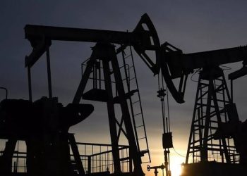 النفط يصعد بأكثر من 1% بعد رفض ترامب لمقترح سلام إيراني لإعادة فتح مضيق هرمز