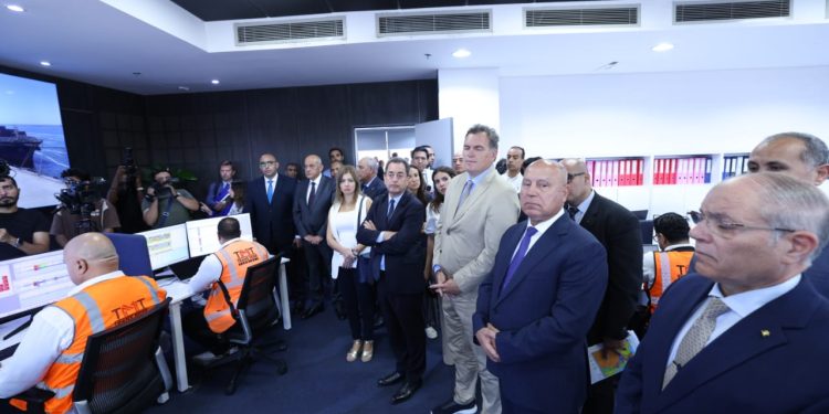وزيرا النقل المصري والفرنسي يتفقدان محطة تحيا مصر بالإسكندرية ويؤكدان تعزيز التعاون في النقل البحري