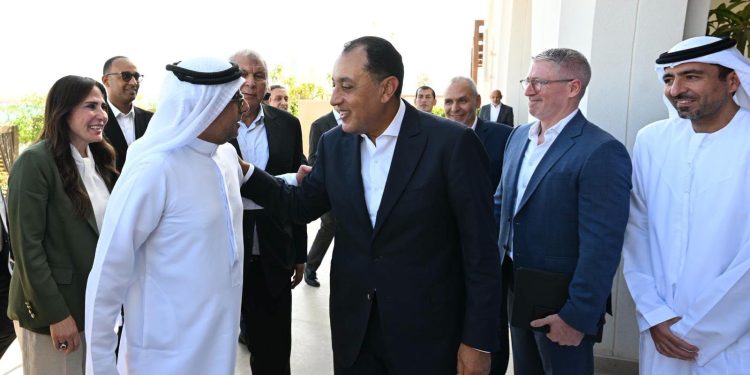 رئيس الوزراء يبدأ جولة تفقدية بمشروعات تنمية مدينة رأس الحكمة الجديدة