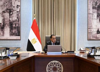 رئيس الوزراء يتابع ملفات عمل المركز الوطني لتخطيط استخدامات أراضي الدولة