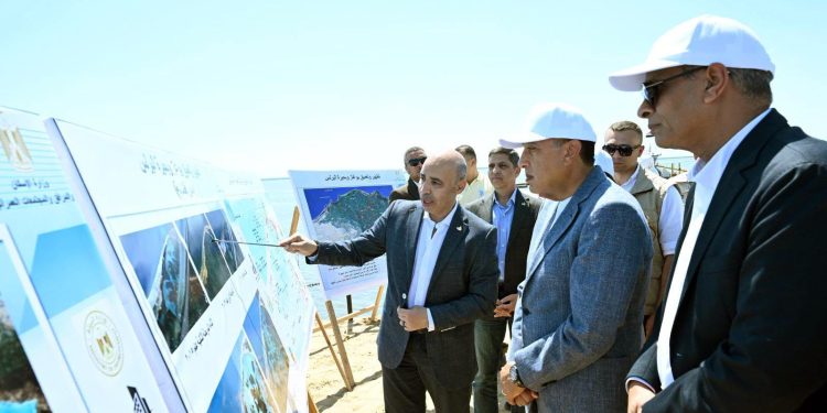 رئيس الوزراء يتفقد مشروع تطهير وتعميق بوغاز وبحيرة البرلس