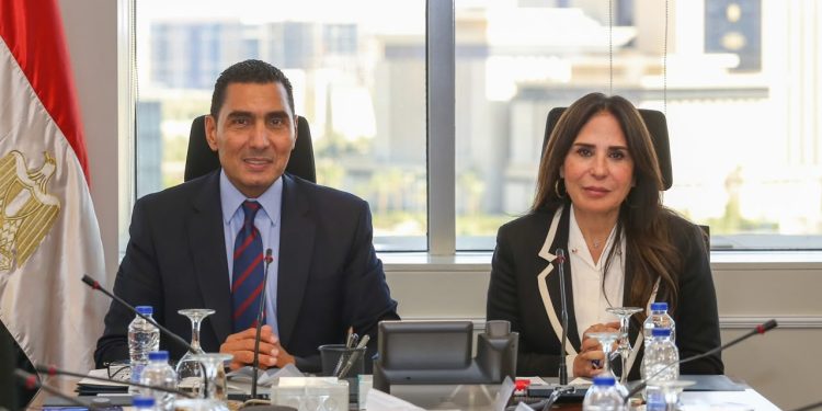 وزيرة الإسكان تبحث وزير الشباب والرياضة تعزيز التعاون في ملفات مراكز الشباب والمدن الجديدة والأنشطة الشبابية والرياضية
