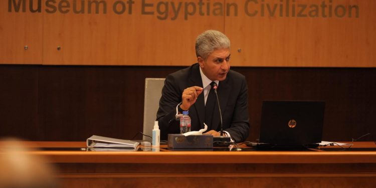 وزير السياحة والآثار يترأس اجتماع مجلس إدارة هيئة المتحف المصري الكبير