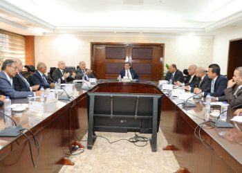 وزير الزراعة يبحث مع غرفة استصلاح الأراضي الصحراوية سبل دعم الاستثمار الزراعي وتذليل العقبات أمام القطاع الخاص
