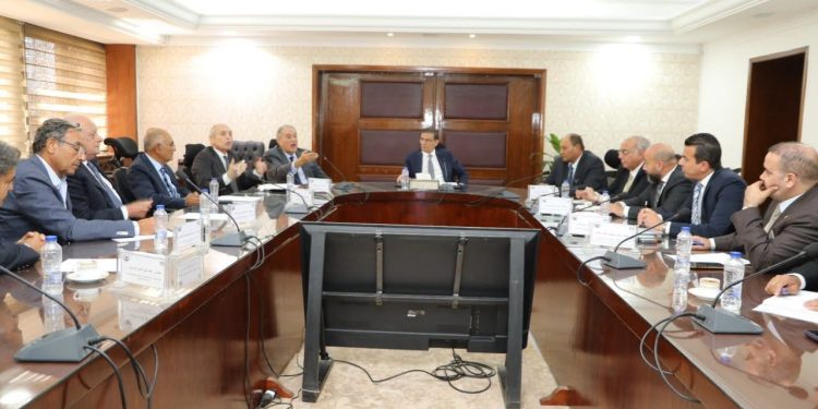 وزير الزراعة يبحث مع غرفة استصلاح الأراضي الصحراوية سبل دعم الاستثمار الزراعي وتذليل العقبات أمام القطاع الخاص
